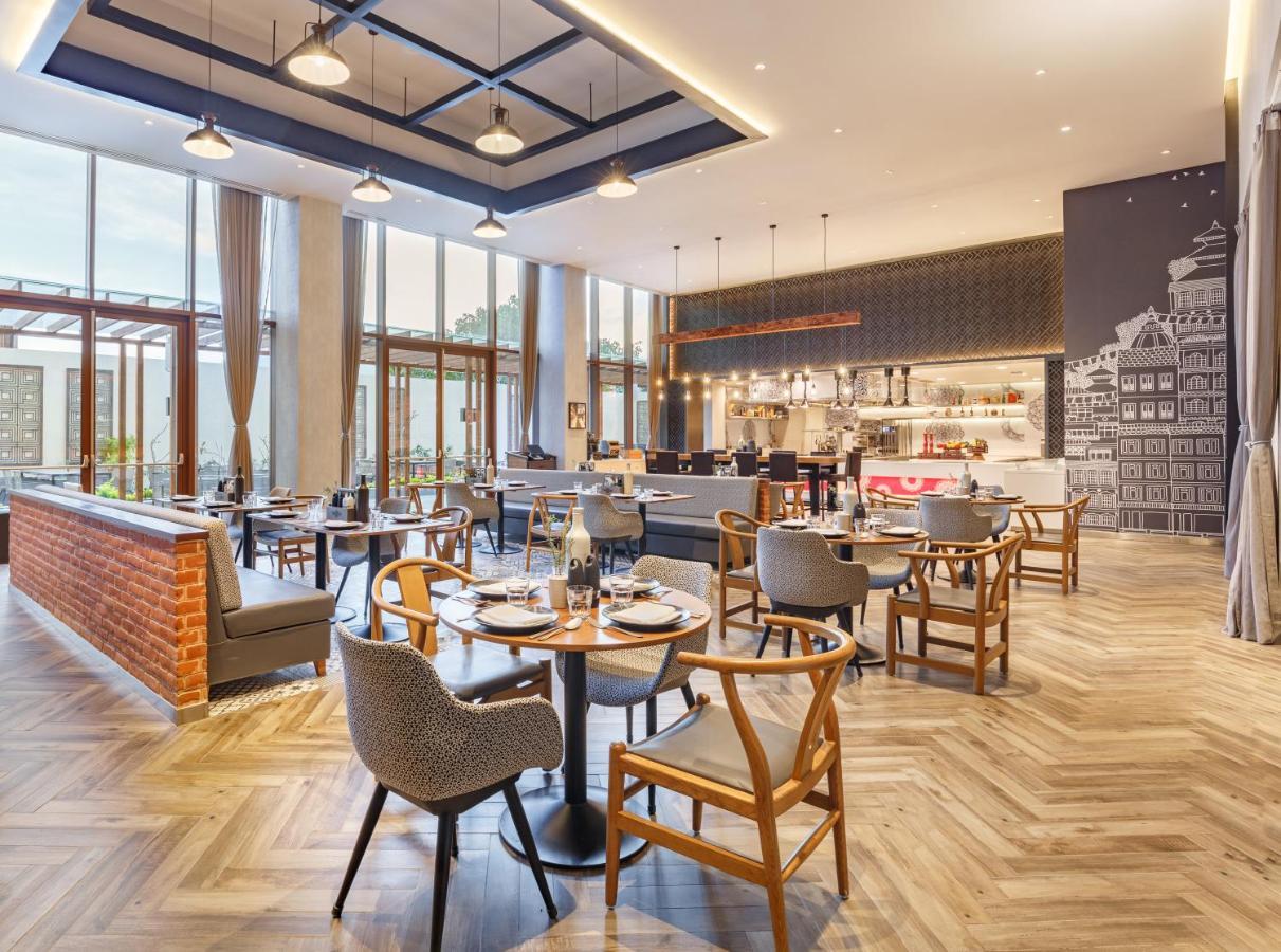 Hyatt Centric Soalteemode Kathmandu Hotel ภายนอก รูปภาพ